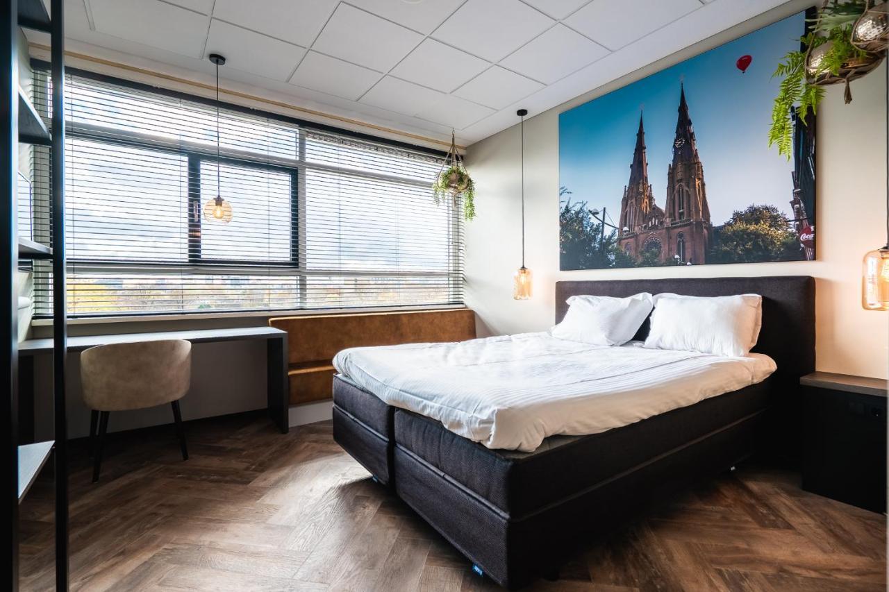Onderwijshotel De Rooi Pannen Эйндховен Экстерьер фото