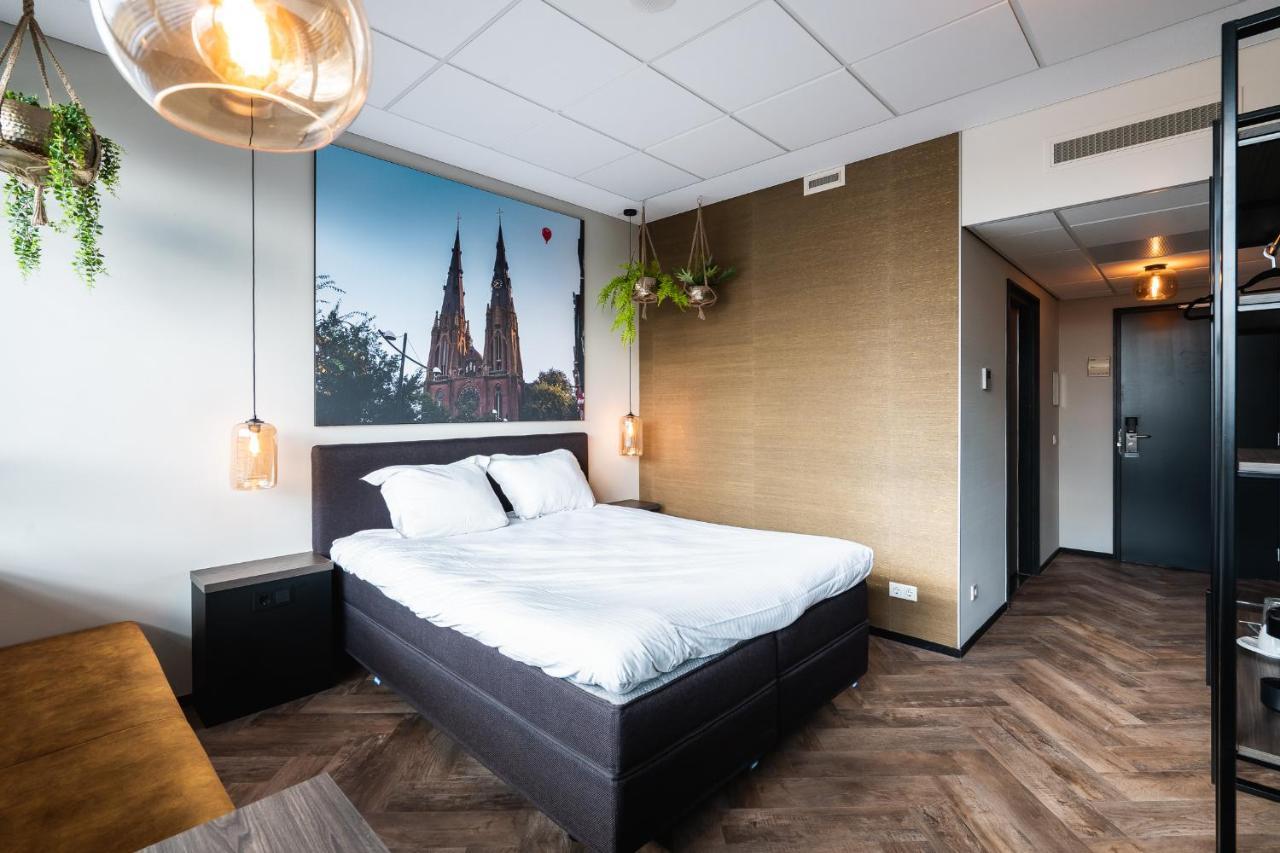 Onderwijshotel De Rooi Pannen Эйндховен Экстерьер фото